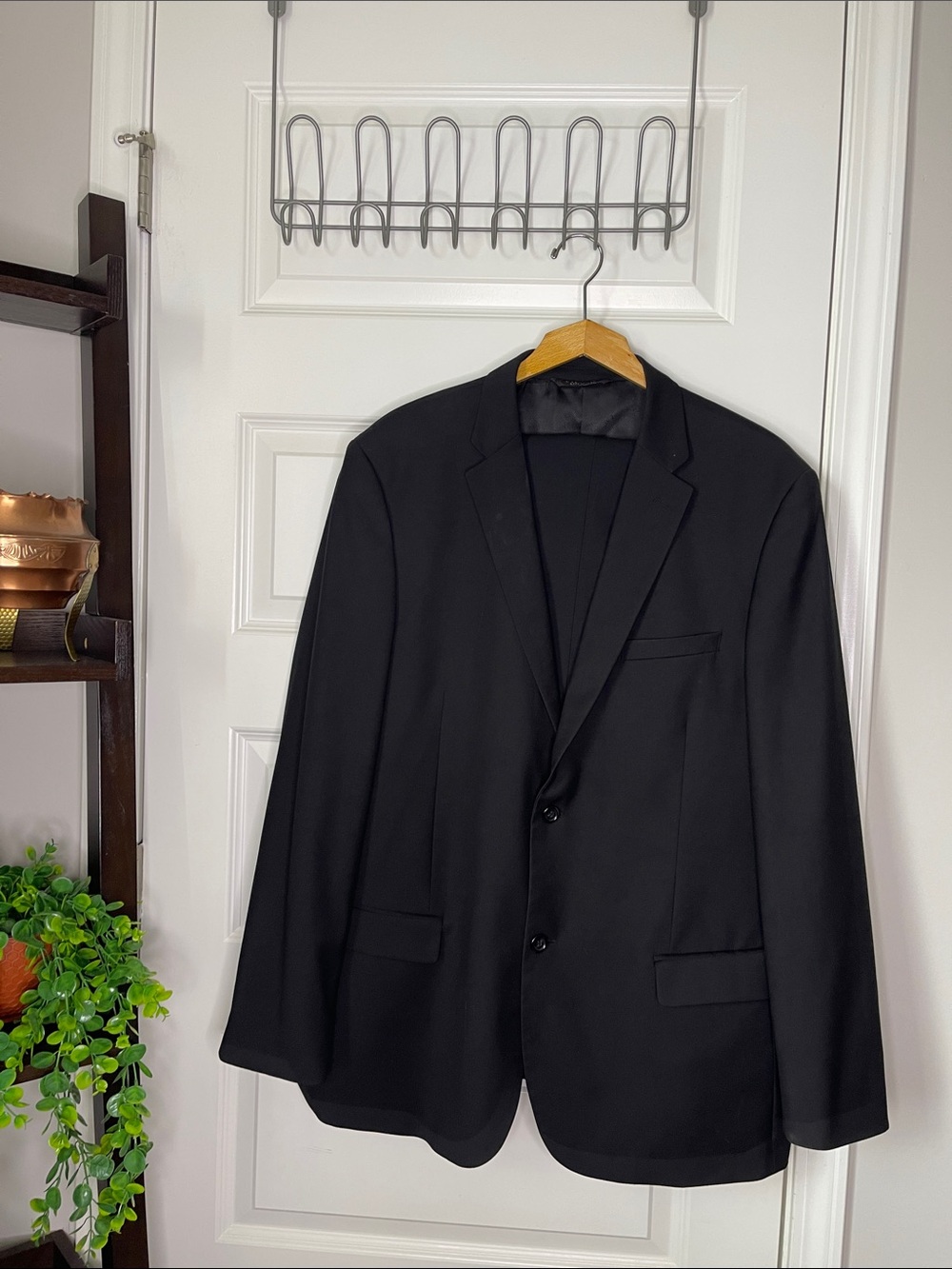 CARAVELLI Men's Black Two- Button Classic Suit